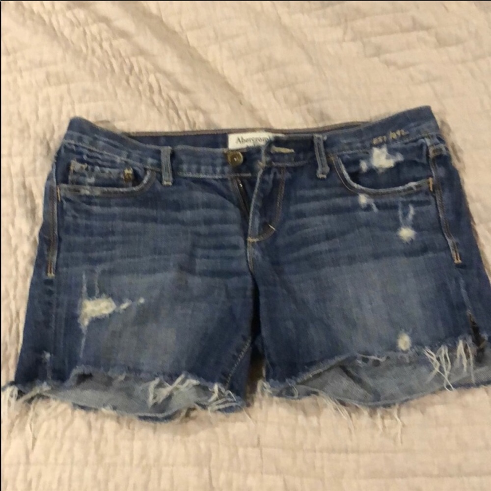 ABERCROMBIE Sz 4 Distressed Jean shorts
